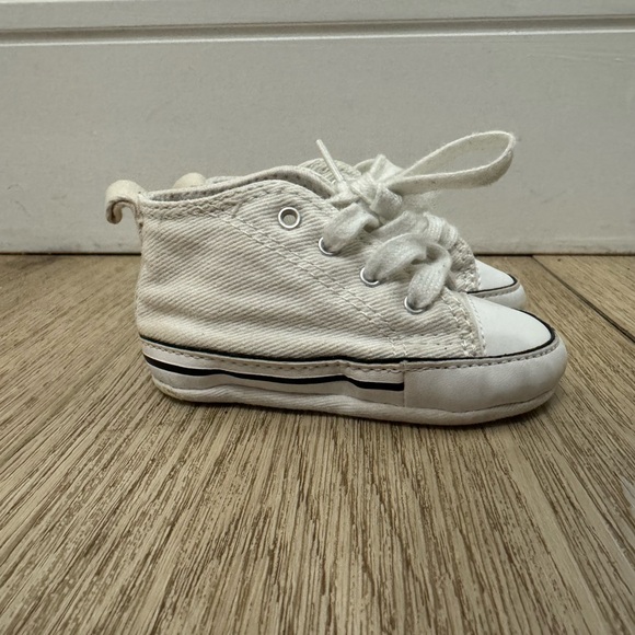 Baby converse size 3 - Picture 3 of 3